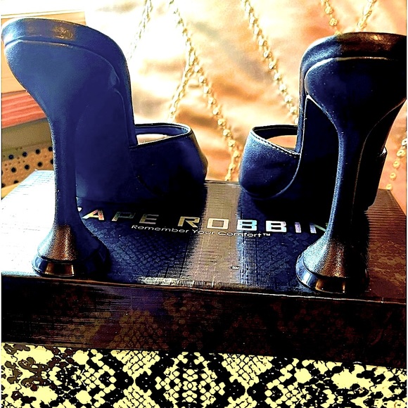 CAPE ROBBINS NWB. - Picture 6 of 8